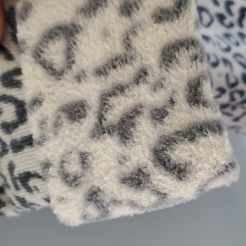 Victoria's Secret Robe - Picture 5 of 12